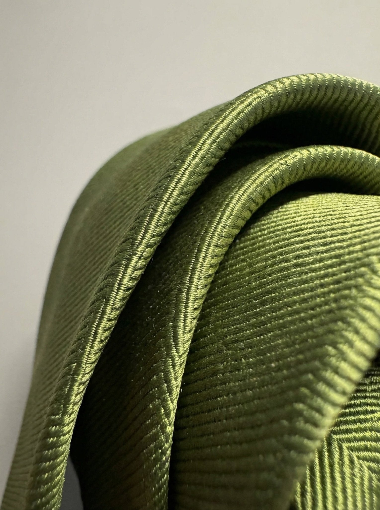 Foundation — Textured Silk (3 kleuren) - Thuijs HeritageNecktie